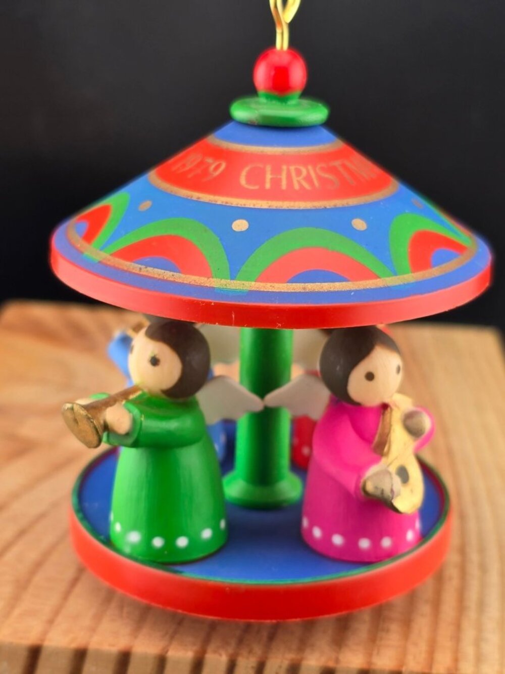 HALLMARK 1979 CHRISTMAS CAROUSEL ANGELS # 2 SERIES ORNAMENT